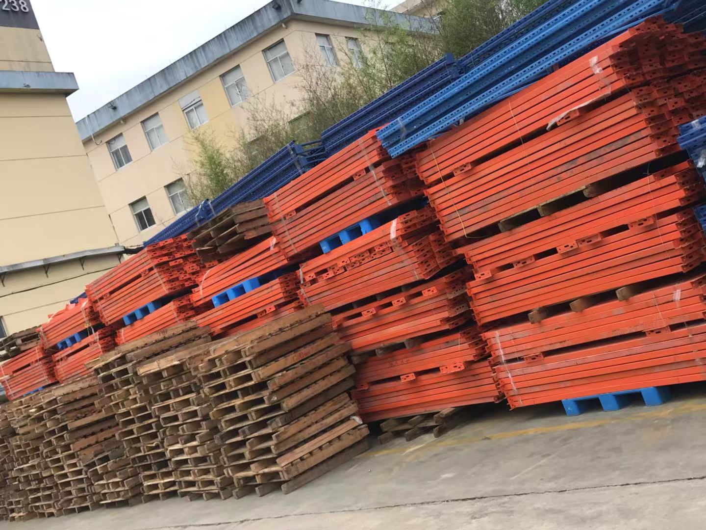 仓库拆迁大量二手货架亏本处理